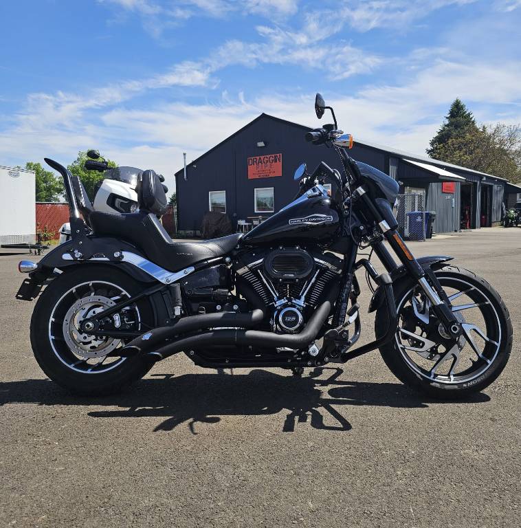 Picture of 2018 Harley-Davidson Sport Glide FLSB 128CI