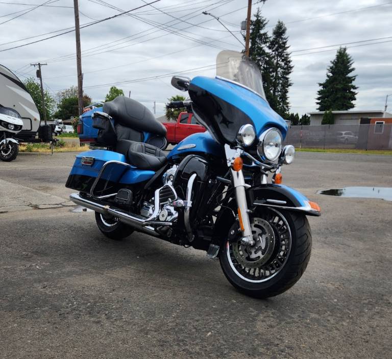 Picture of 2011 Harley-Davidson FLHTK Electra Glide Ultra Limited